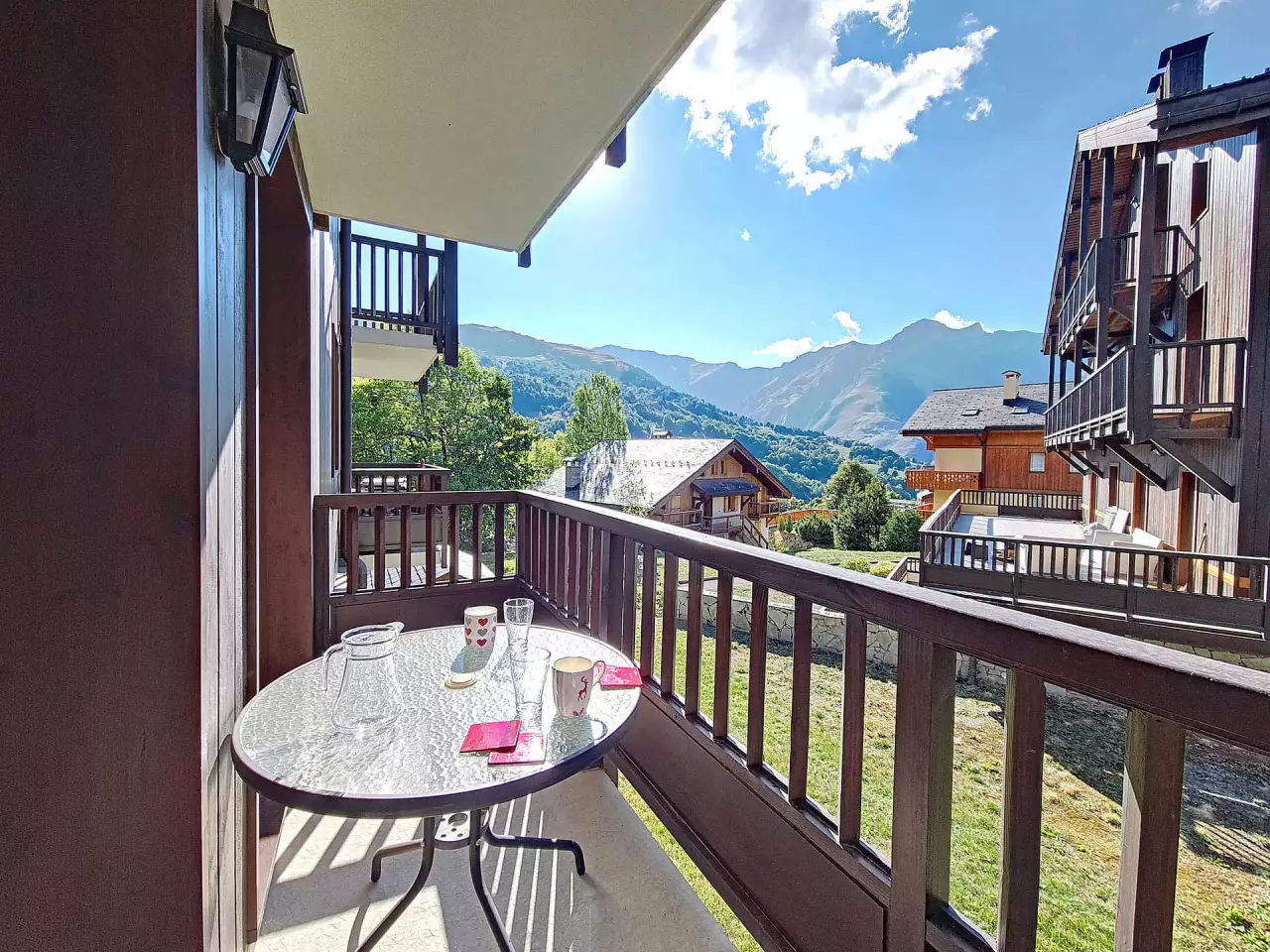 Spacious and comfortable apartment  Close tot the slopes  West balcony  Covered car park