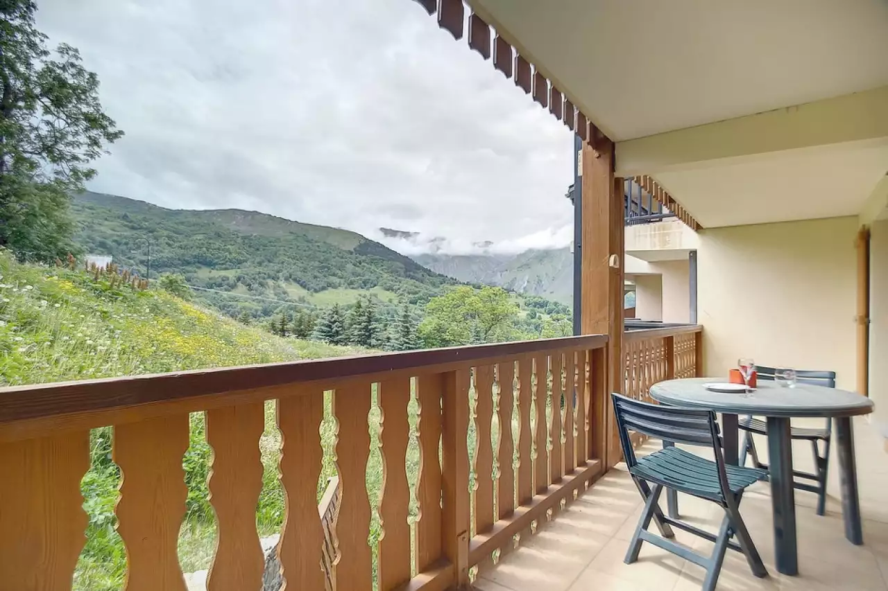 Spacious and comfortable apartment  Close to the slopes  South balcony
