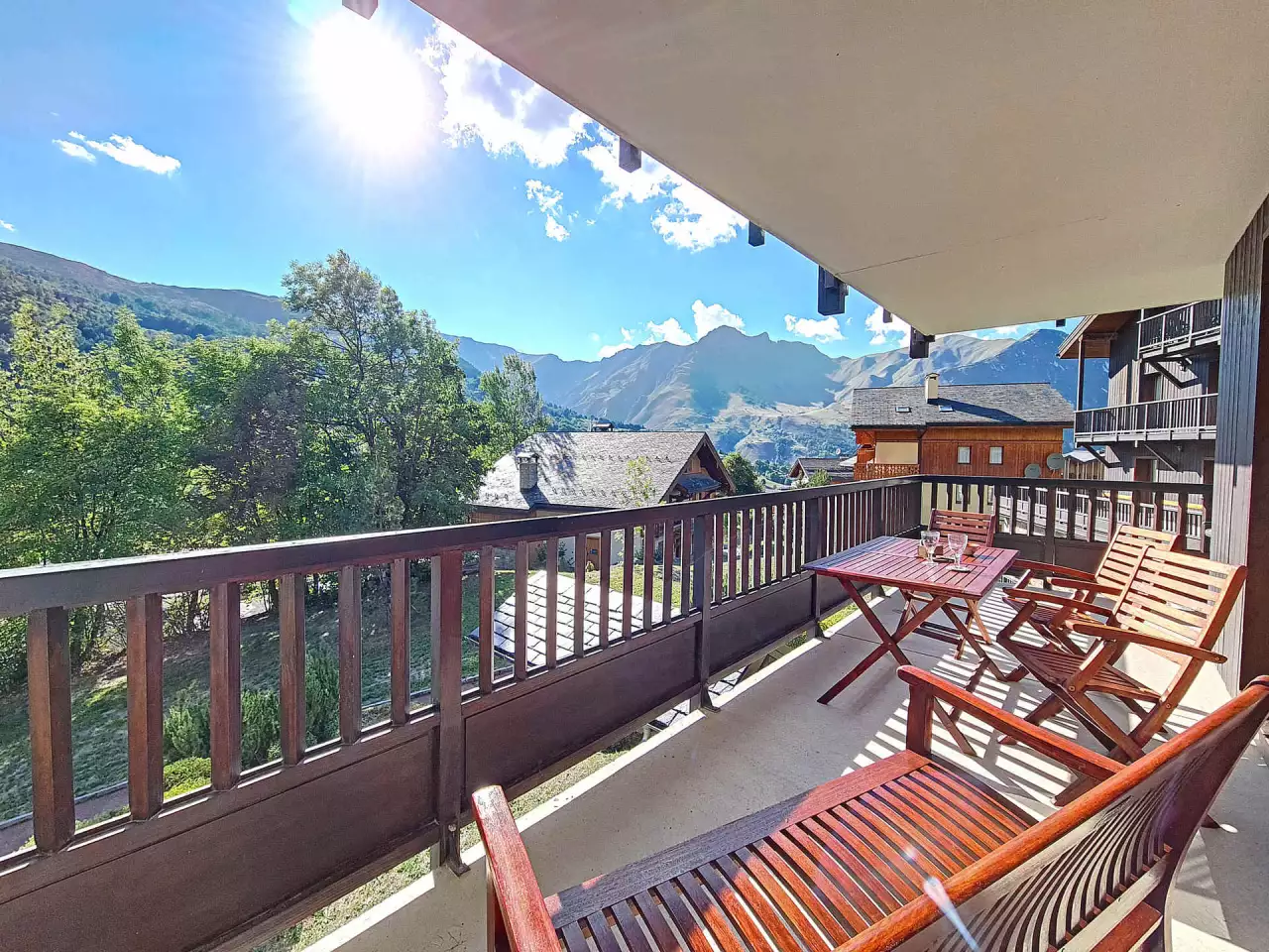 Spacious and comfortable apartment  Close tot the slopes  West balcony  Covered car park